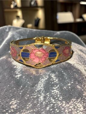 Vintage Pink Floral Cloisonné Enamel Hinged Bangle Bracelet Gold Tone